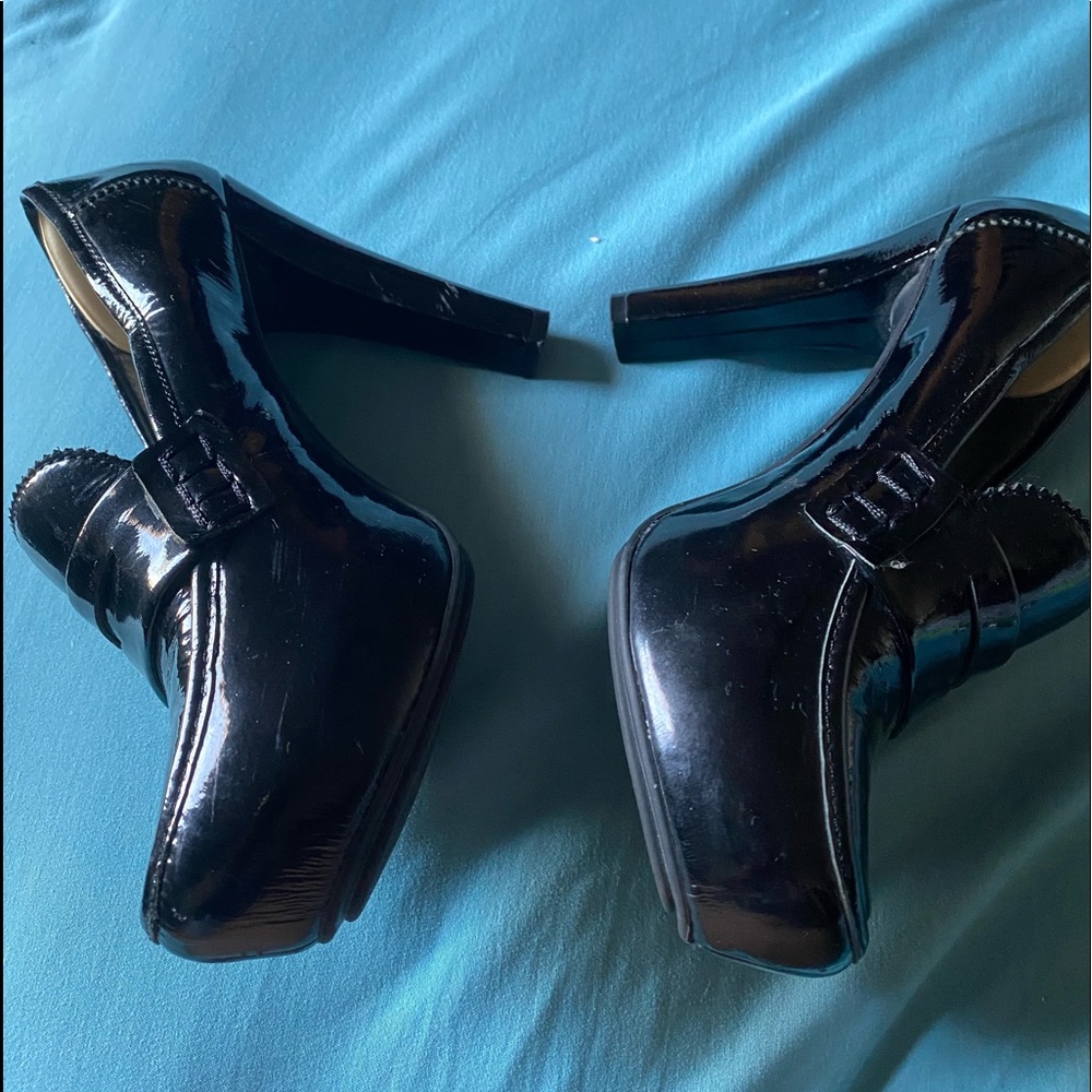 shoes - Picture 3 of 4